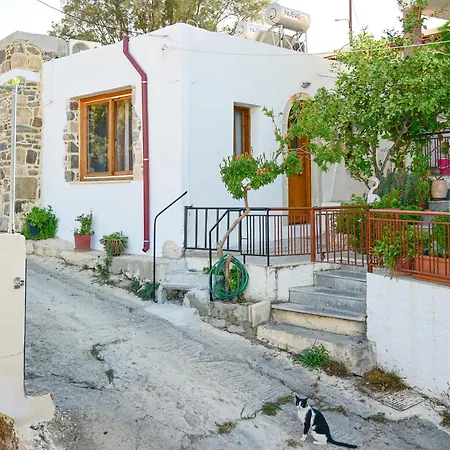 Dimitras House Holiday home *